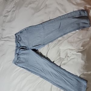 Size 10  American eagle light wash  Mom jeans